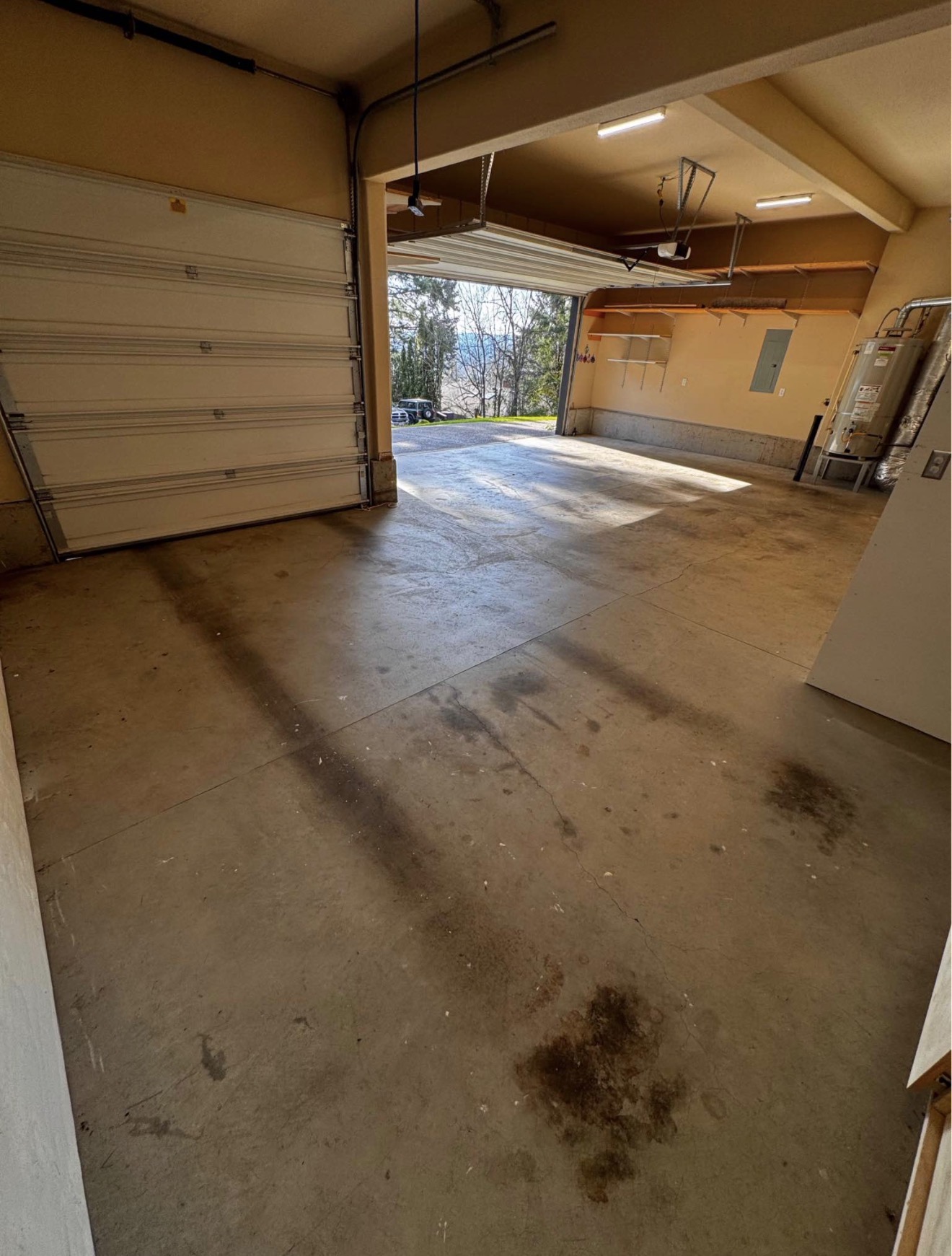 Finished garage floor flake coating