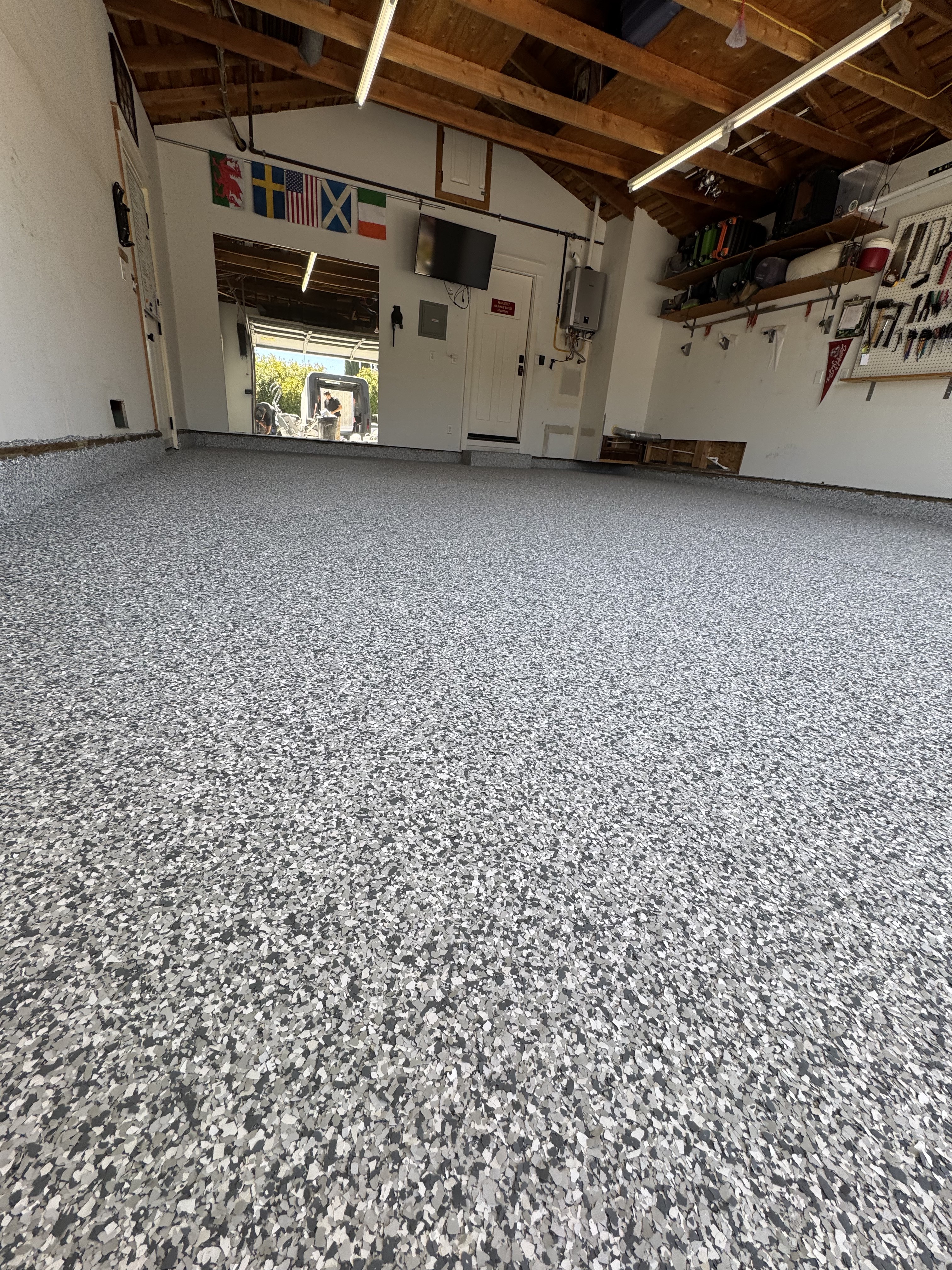 Finished flake polyaspartic garage floor